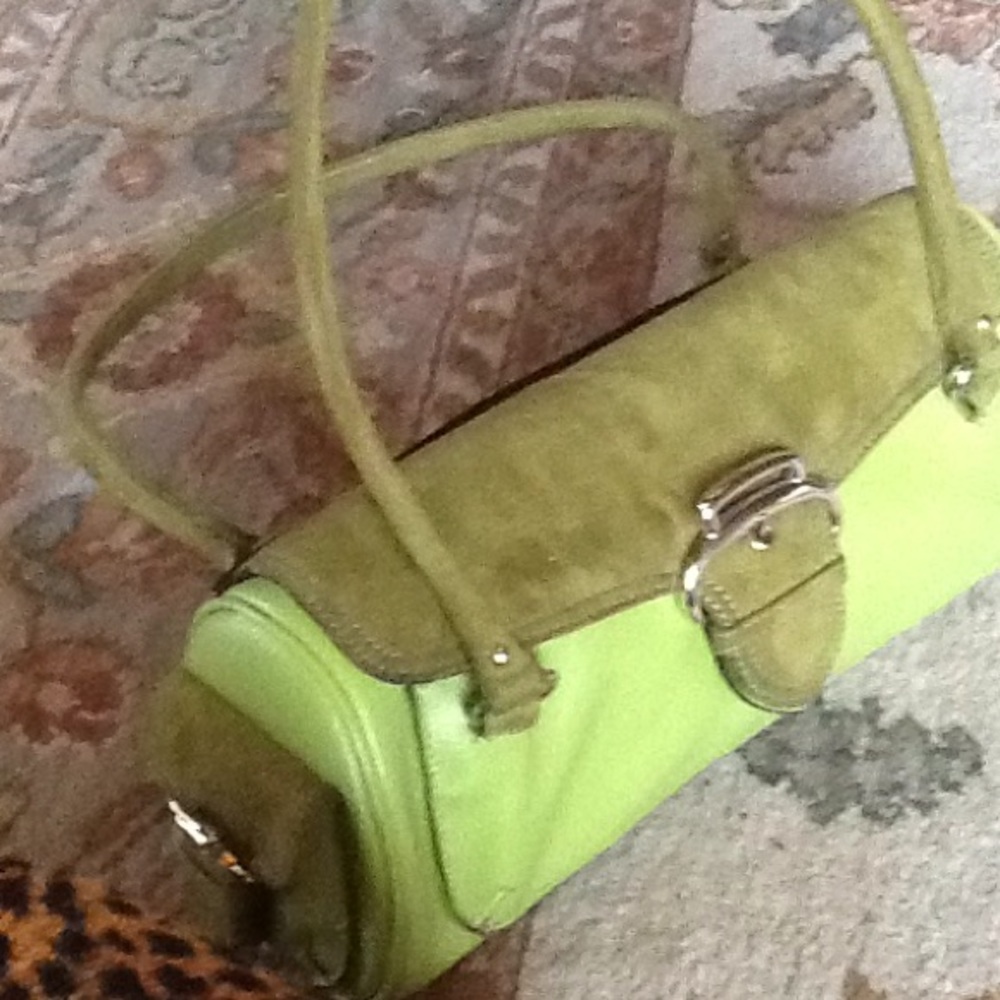 13x6 lime green vegan leather/suede barrel bag🍏🍏
